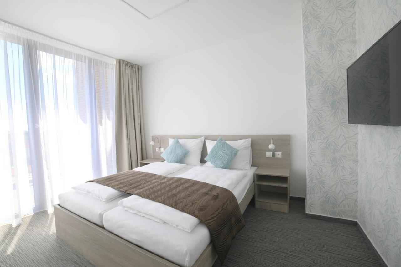 פישטני Hotel Hendi Centrum מראה חיצוני תמונה