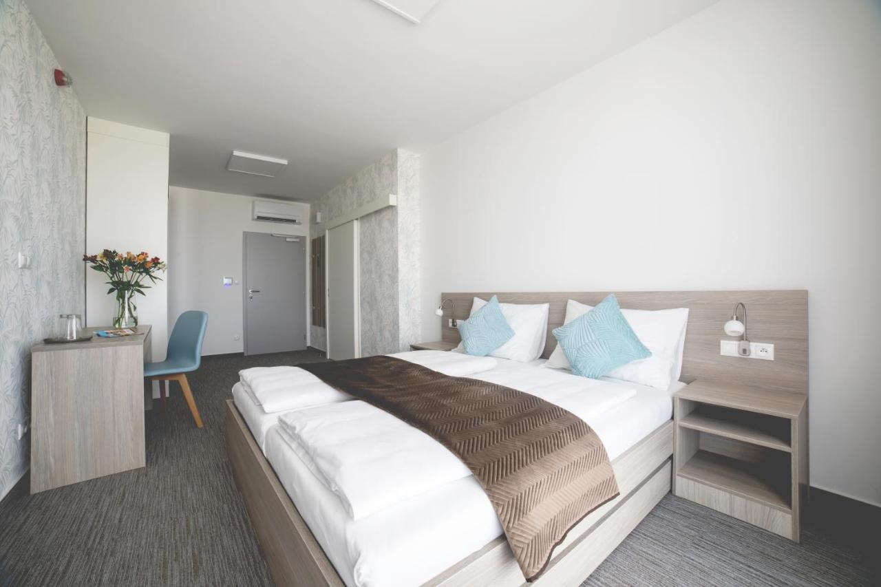 פישטני Hotel Hendi Centrum מראה חיצוני תמונה