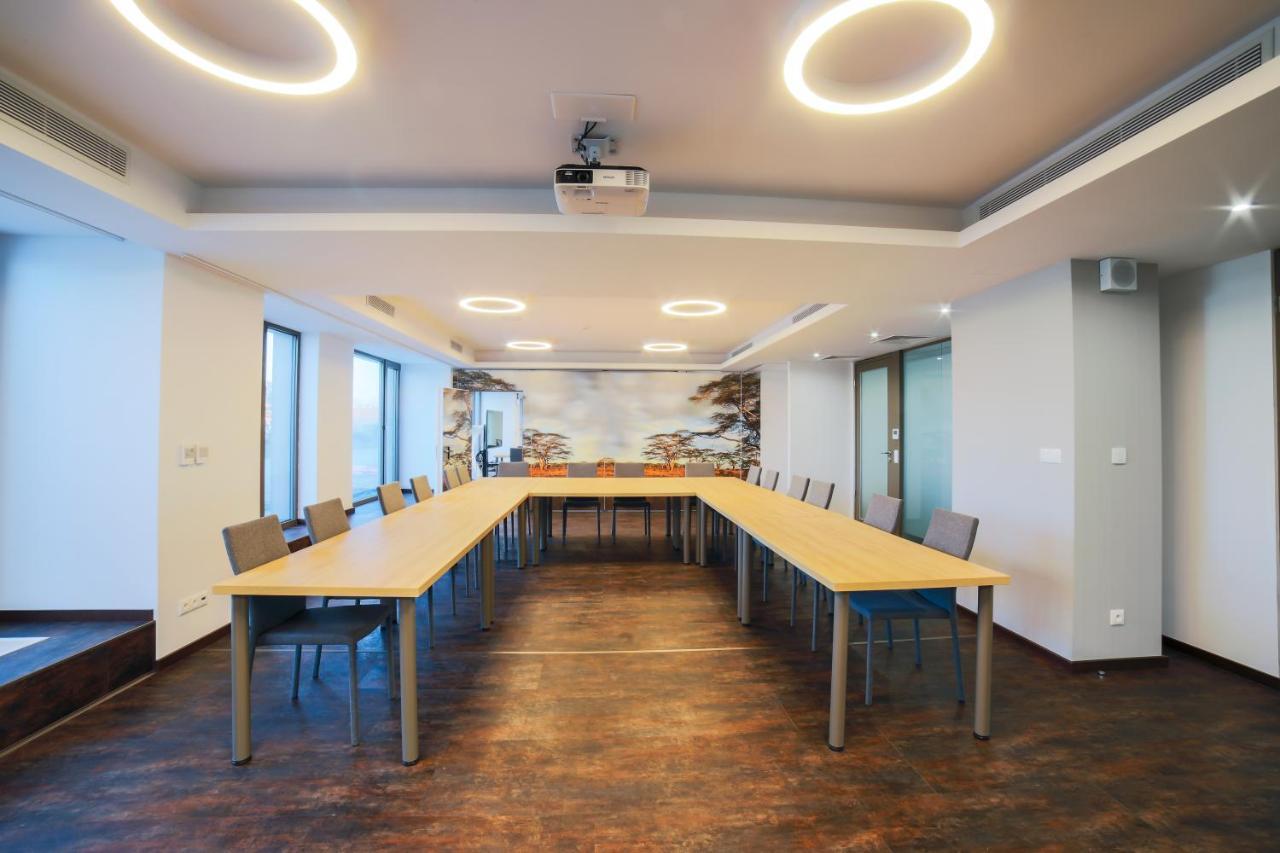 פישטני Hotel Hendi Centrum מראה חיצוני תמונה