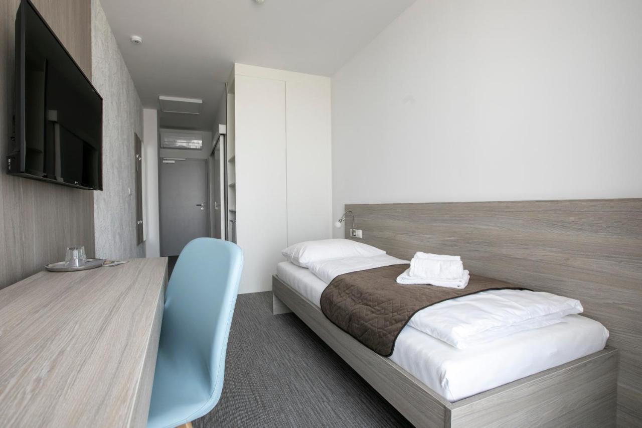 פישטני Hotel Hendi Centrum מראה חיצוני תמונה